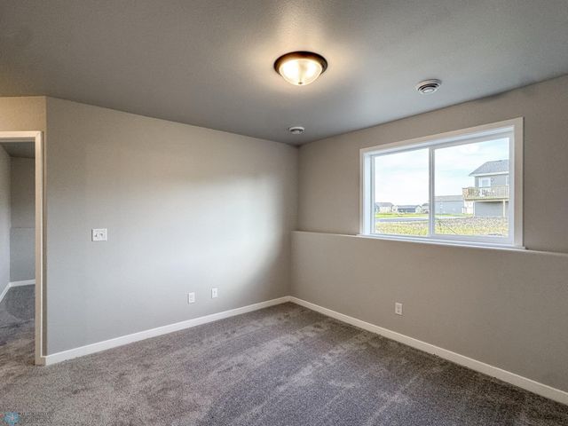 1105 Jill Drive W, West Fargo, ND 58047