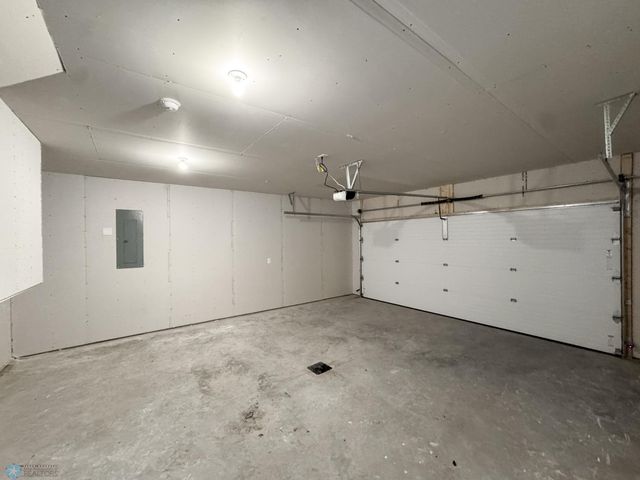 1105 Jill Drive W, West Fargo, ND 58047