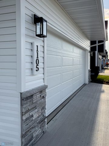 1105 Jill Drive W, West Fargo, ND 58047