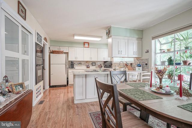 8 COVENGER DR, Medford, NJ 08055