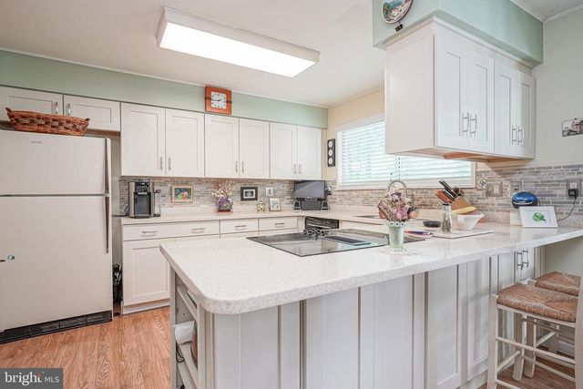 8 COVENGER DR, Medford, NJ 08055
