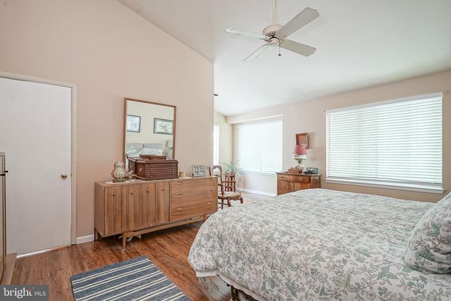 8 COVENGER DR, Medford, NJ 08055