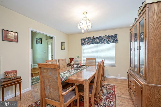 8 COVENGER DR, Medford, NJ 08055