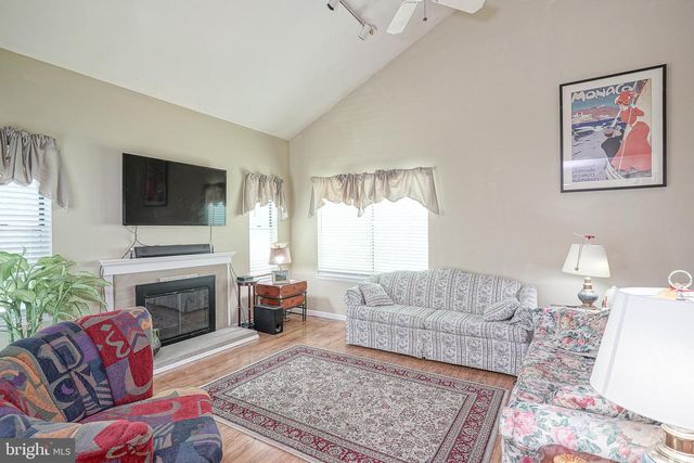 8 COVENGER DR, Medford, NJ 08055