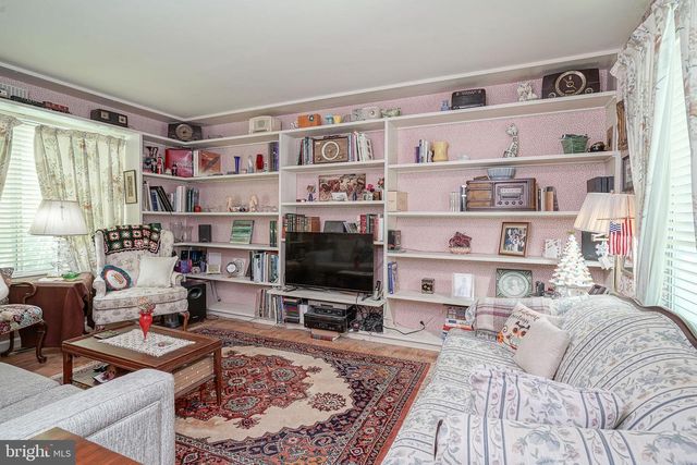 8 COVENGER DR, Medford, NJ 08055