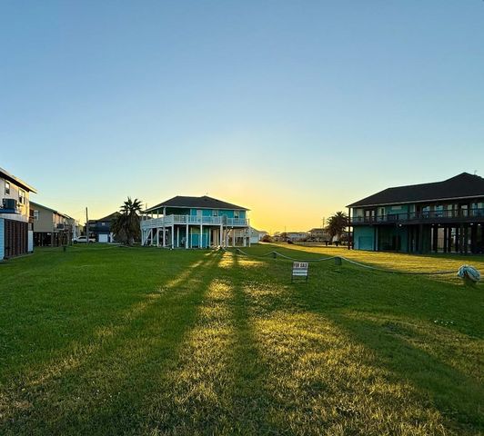 911 Palmview, Crystal Beach, TX 77650