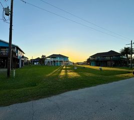 911 Palmview, Crystal Beach, TX 77650