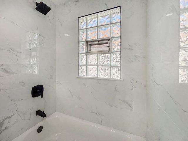 34 47th Avenue, Bellwood, IL 60104