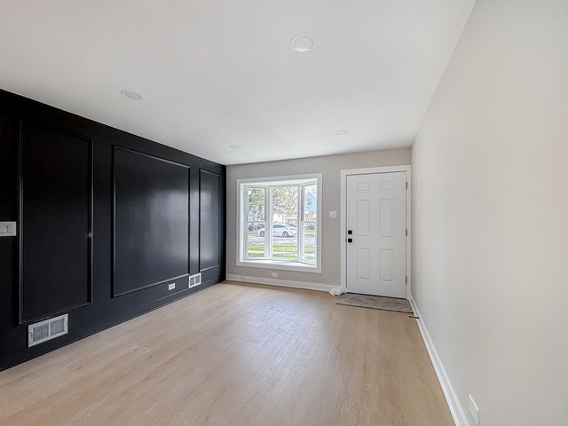 34 47th Avenue, Bellwood, IL 60104