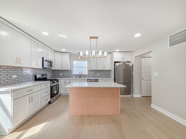 34 47th Avenue, Bellwood, IL 60104