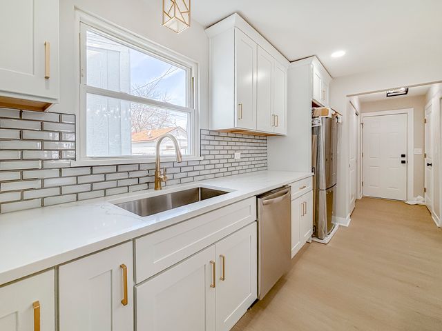 34 47th Avenue, Bellwood, IL 60104