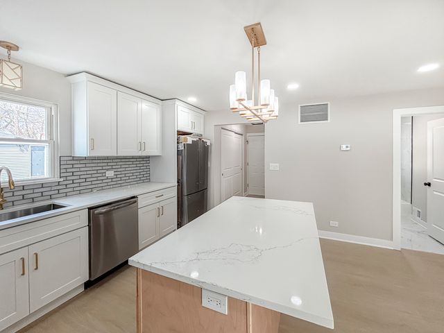 34 47th Avenue, Bellwood, IL 60104