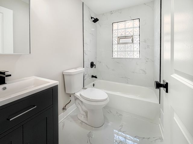 34 47th Avenue, Bellwood, IL 60104