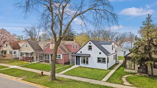 34 47th Avenue, Bellwood, IL 60104