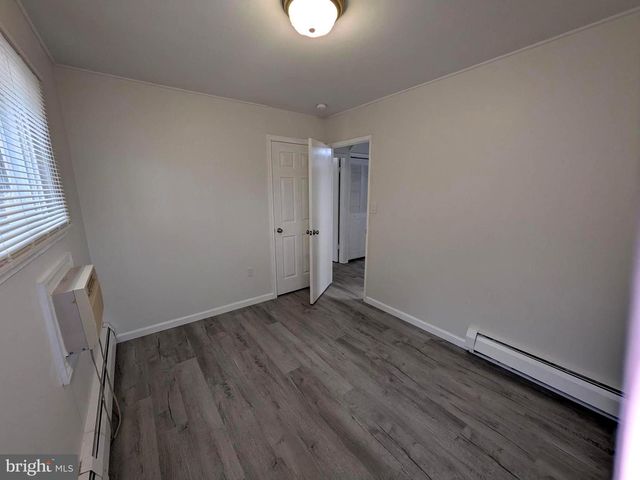 71 HANDY RD, Levittown, PA 19056