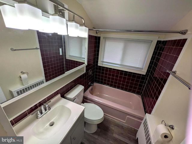 71 HANDY RD, Levittown, PA 19056