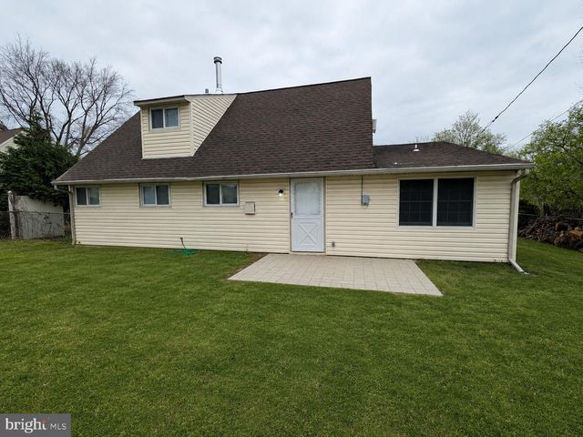 71 HANDY RD, Levittown, PA 19056