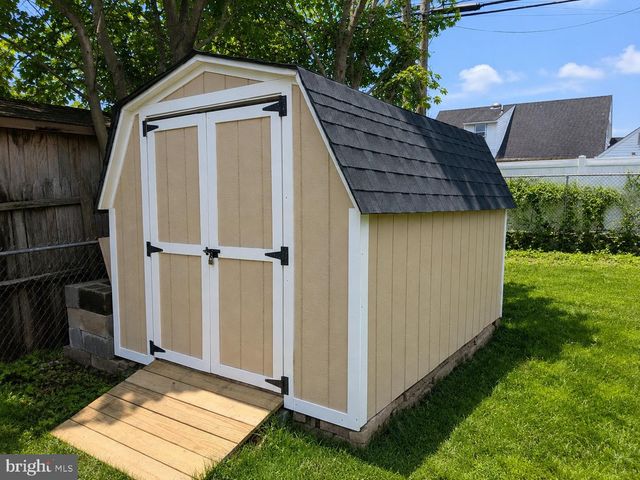 71 HANDY RD, Levittown, PA 19056