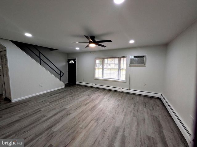 71 HANDY RD, Levittown, PA 19056