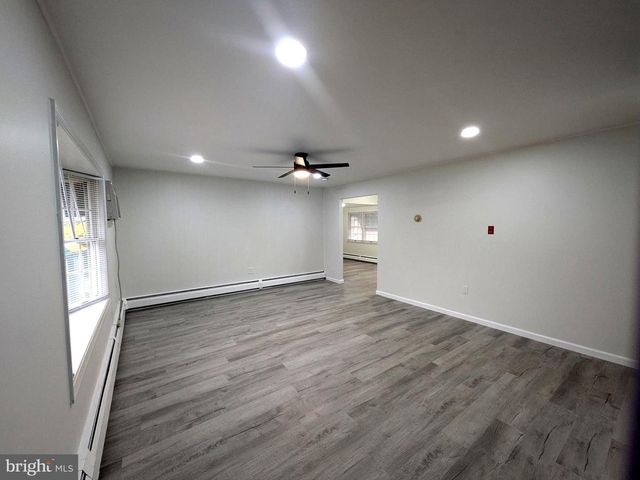 71 HANDY RD, Levittown, PA 19056