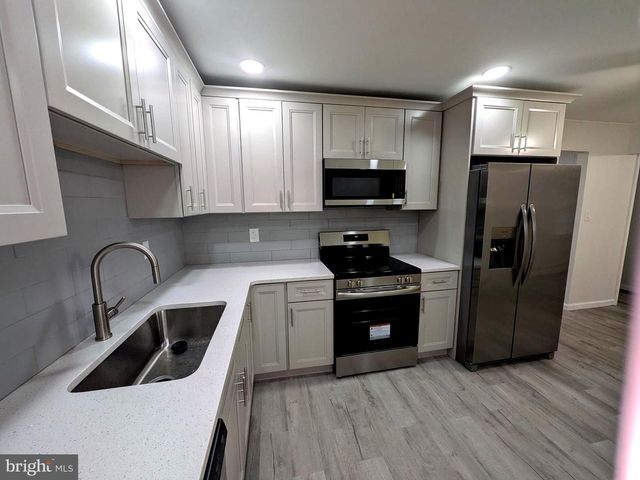 71 HANDY RD, Levittown, PA 19056