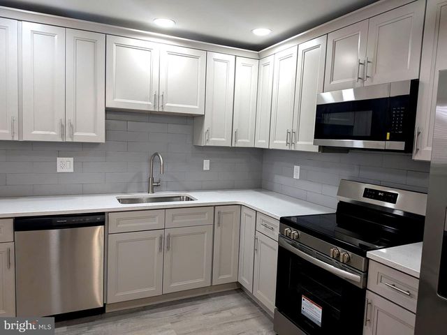71 HANDY RD, Levittown, PA 19056