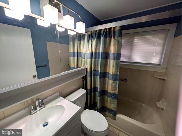 71 HANDY RD, Levittown, PA 19056