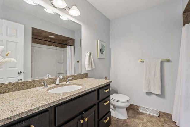 3570 S Russel ROAD, New Berlin, WI 53151