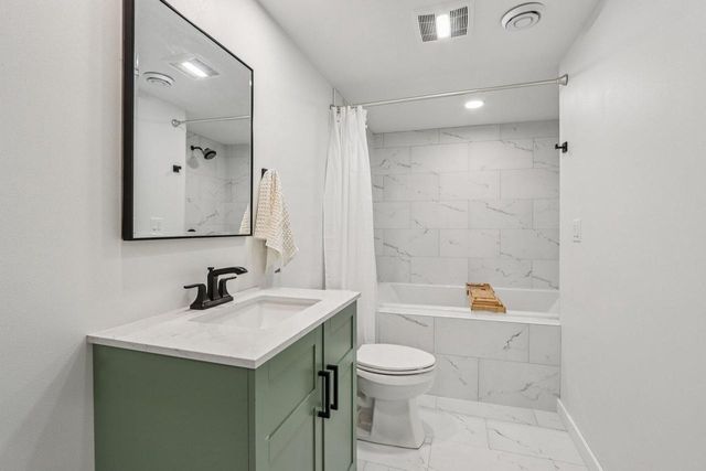 3570 S Russel ROAD, New Berlin, WI 53151