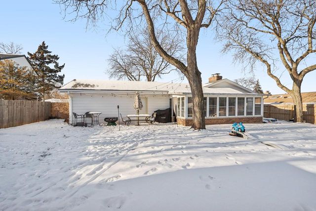 3570 S Russel ROAD, New Berlin, WI 53151