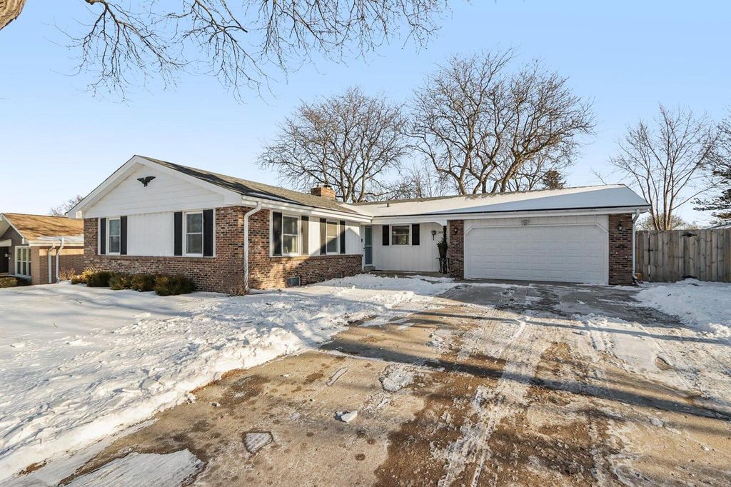 3570 S Russel ROAD, New Berlin, WI 53151