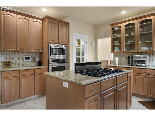 2744 Nw DAYSHA Dr, Roseburg, OR 97471