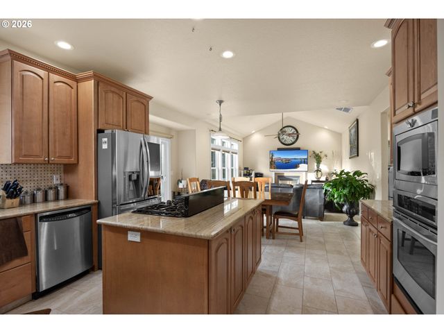 2744 Nw DAYSHA Dr, Roseburg, OR 97471