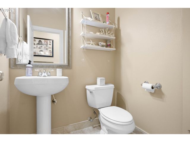 2744 Nw DAYSHA Dr, Roseburg, OR 97471