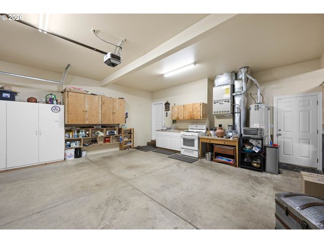 2744 Nw DAYSHA Dr, Roseburg, OR 97471