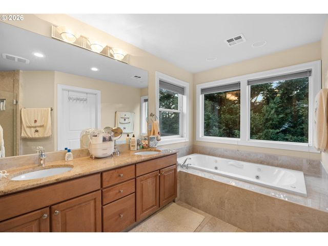 2744 Nw DAYSHA Dr, Roseburg, OR 97471