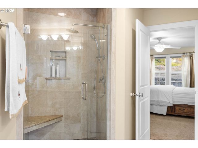 2744 Nw DAYSHA Dr, Roseburg, OR 97471