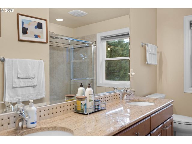 2744 Nw DAYSHA Dr, Roseburg, OR 97471