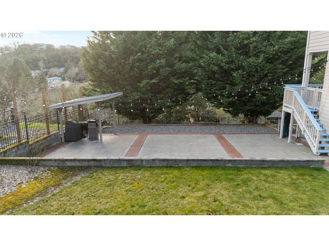 2744 Nw DAYSHA Dr, Roseburg, OR 97471