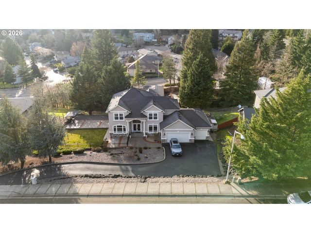 2744 Nw DAYSHA Dr, Roseburg, OR 97471