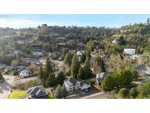 2744 Nw DAYSHA Dr, Roseburg, OR 97471