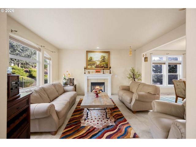 2744 Nw DAYSHA Dr, Roseburg, OR 97471