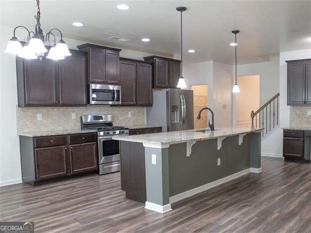 289 Greighmoor Court, Loganville, GA 30052