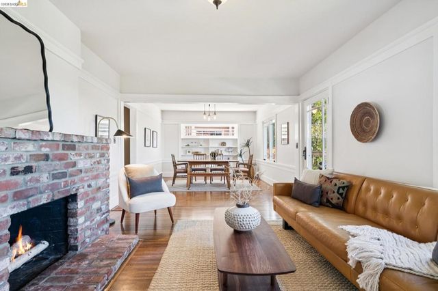 1016 Elbert St, Oakland, CA 94602