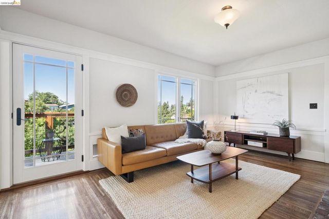 1016 Elbert St, Oakland, CA 94602