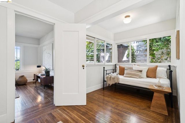 1016 Elbert St, Oakland, CA 94602
