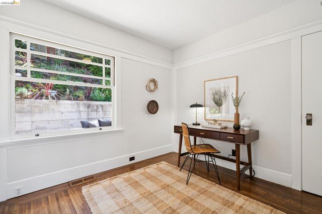 1016 Elbert St, Oakland, CA 94602