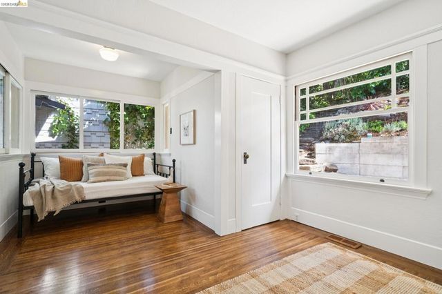 1016 Elbert St, Oakland, CA 94602