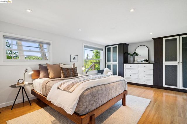 1016 Elbert St, Oakland, CA 94602