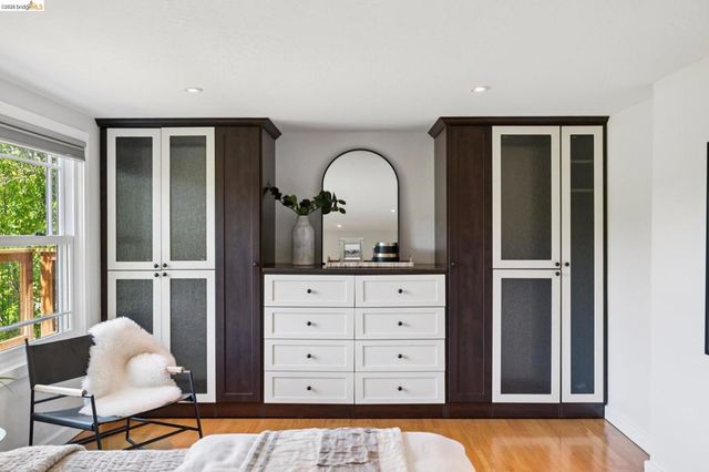 1016 Elbert St, Oakland, CA 94602